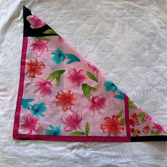 Oscar de la Renta Scarf 21” x 21” 100% Silk - Picture 7 of 7